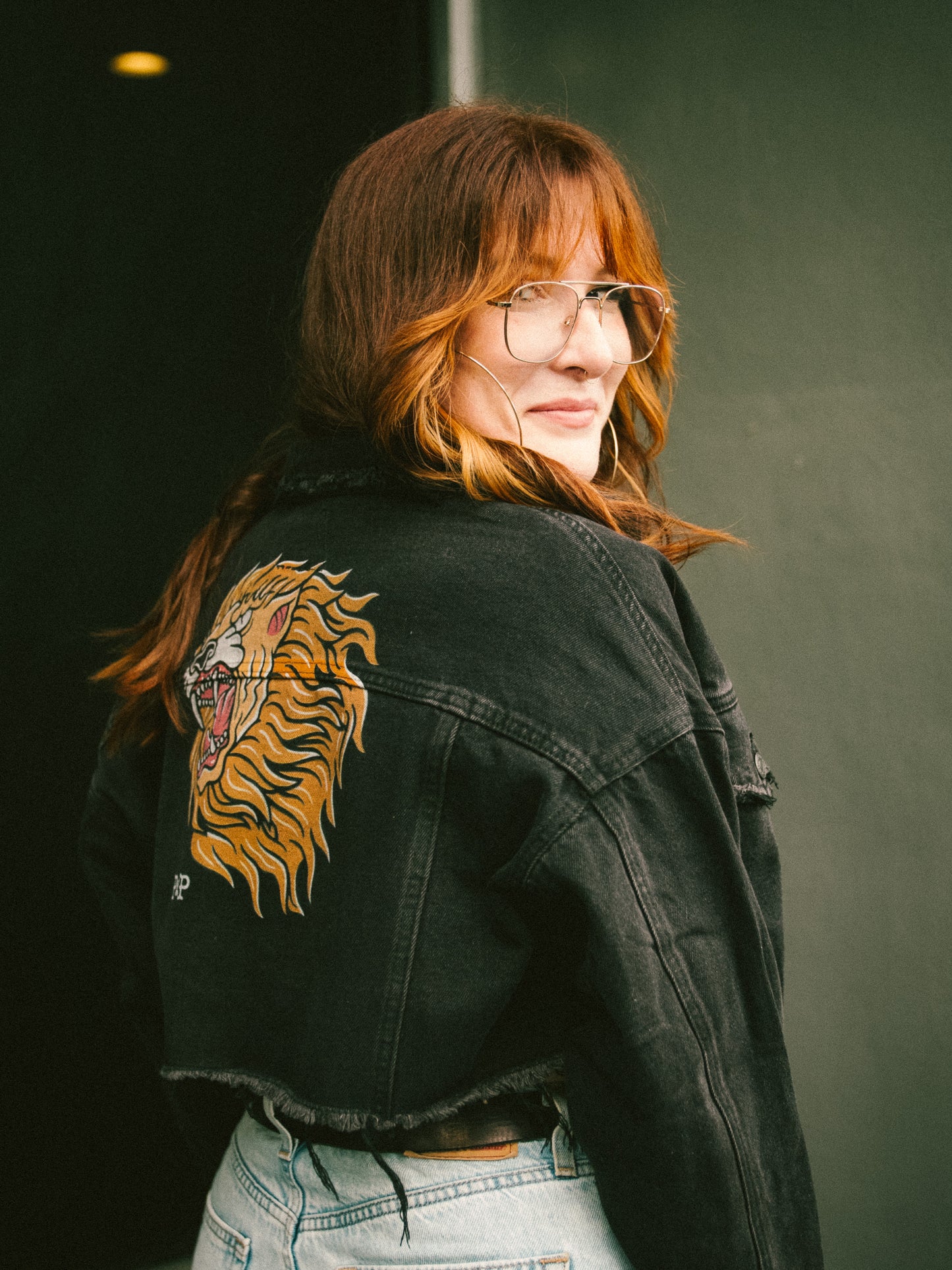 The Lion cropped Denim jacket-Black